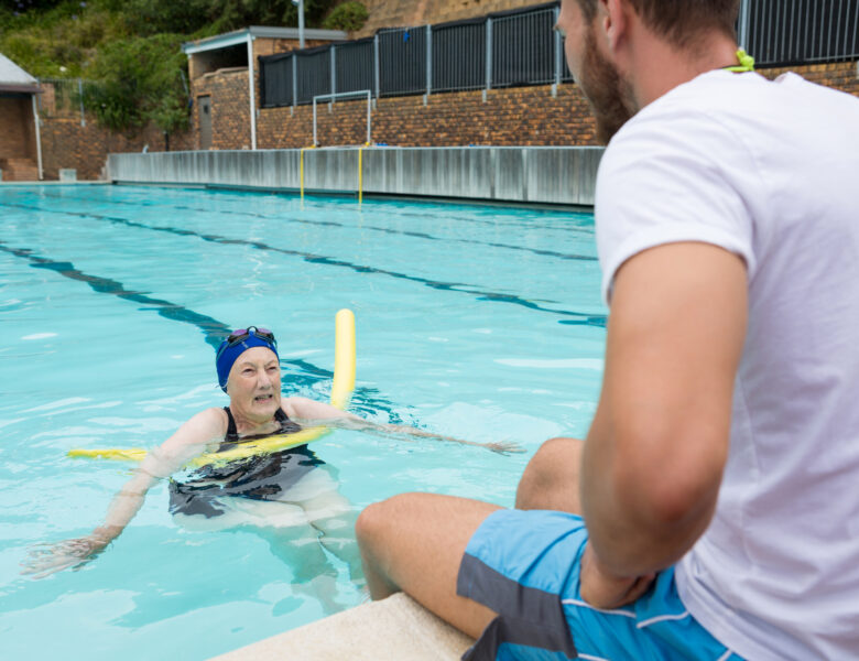 Nauka pływania dla dorosłych: korzyści, metody, efekty