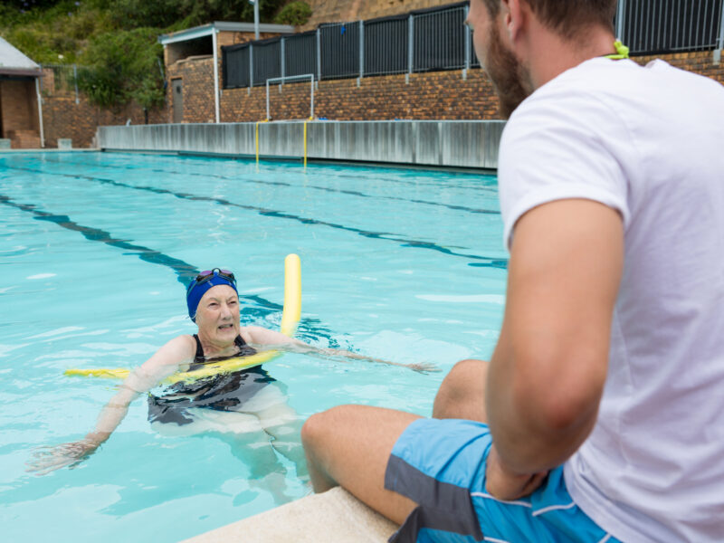 Nauka pływania dla dorosłych: korzyści, metody, efekty